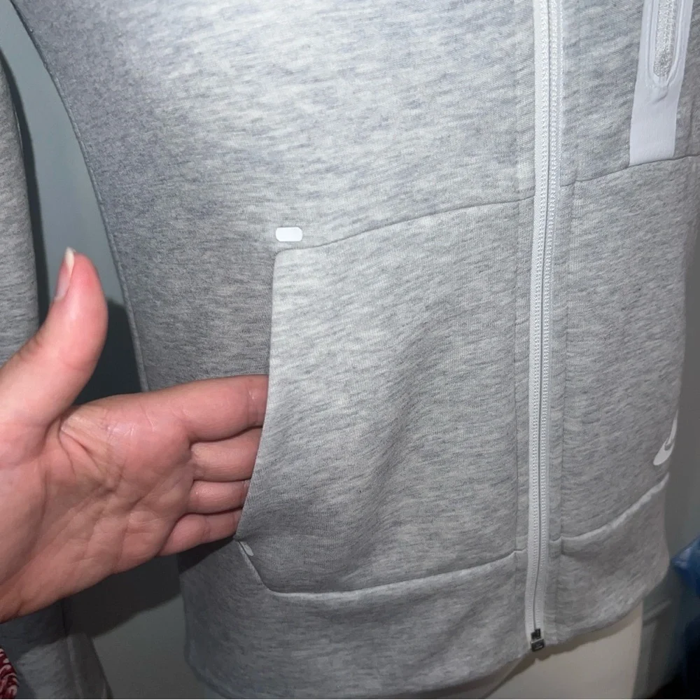 Nike Tech Fleece Full-Zip Hoodie Light Gray Women’s Size XSmall